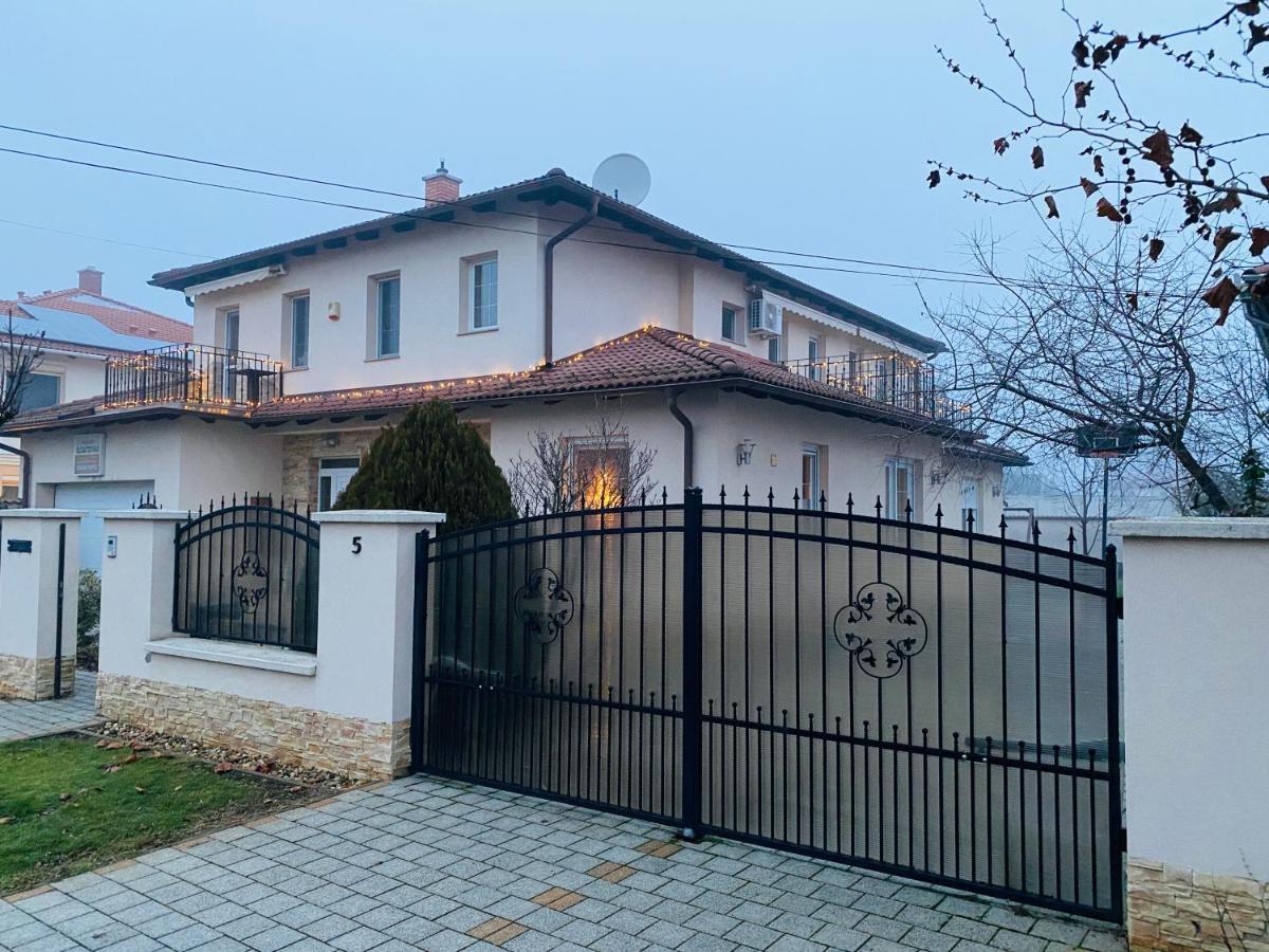 Aura Apartman Hajdúszoboszló Exterior foto