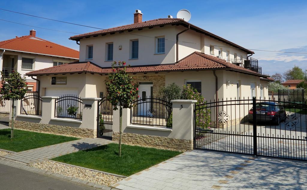 Aura Apartman Hajdúszoboszló Habitación foto